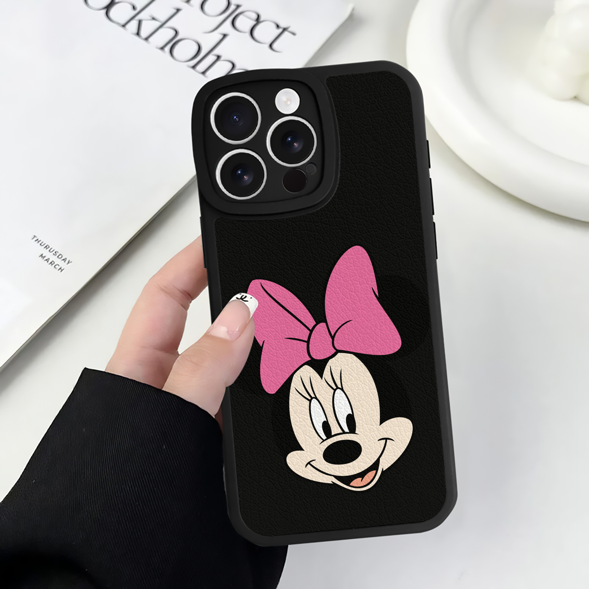 （画像用） ミッキーマウス Mickey Mouse 【iPhone 16シリーズ対応】シリコンスマホケース（レザー調） 材質：シリコン